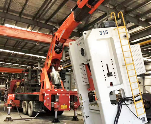 磐安县附近随车吊出租，轻松解决运输难题