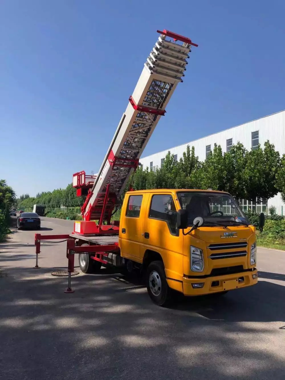 磐安县附近的云梯车出租服务：轻松解决高空作业需求